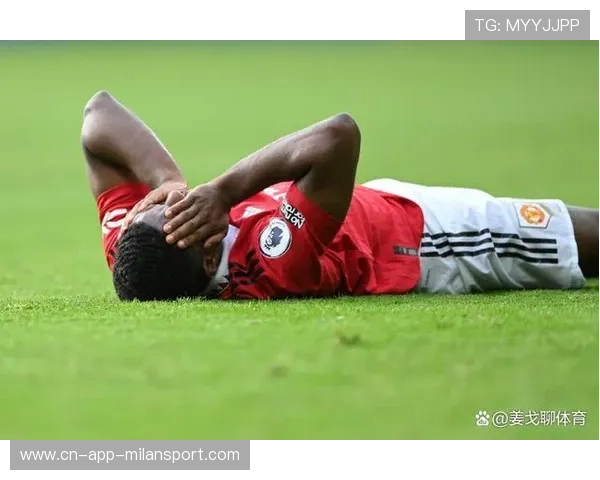 拉什福德远距离挑射破网曼联领先